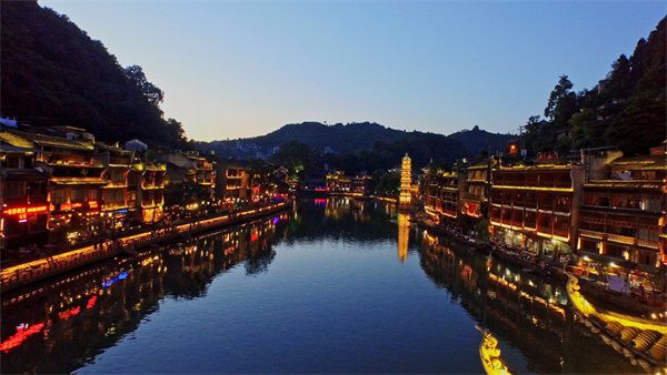 如何把古建筑村落打造成標(biāo)桿型旅游景點(diǎn)